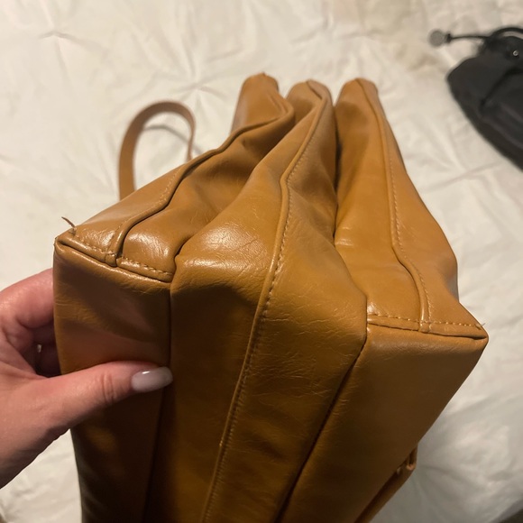 Universal Thread Tote - Picture 4 of 4